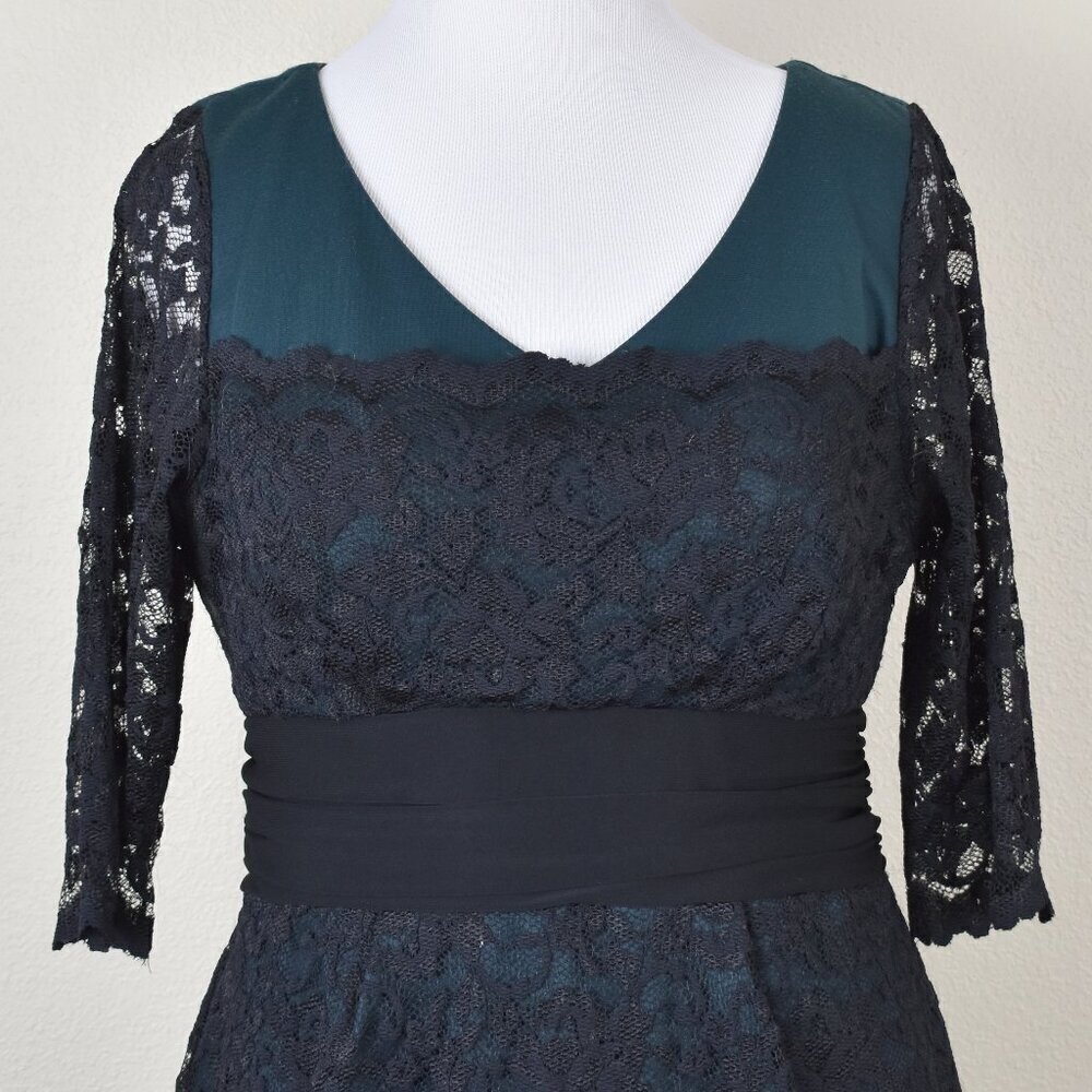 Kiyonna Lace Overlay Bodycon Dress - 1 - Picture 2 of 8